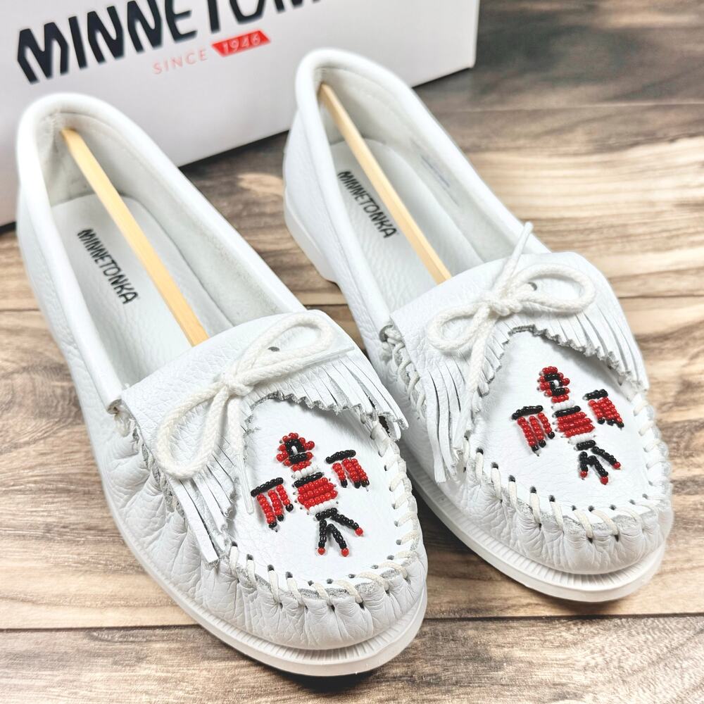 NIB Minnetonka 9 Thunderbird Boat Moccasin Flats Loafers White Smooth Leather - Picture 3 of 11